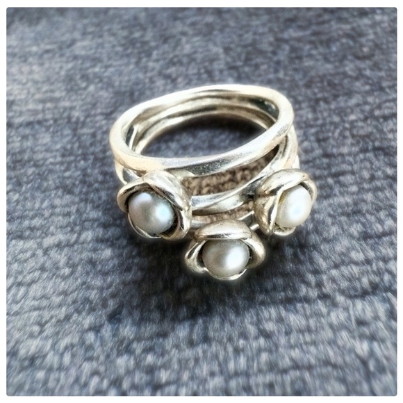 Pandora 3 Pearl Sterling Silver Ring - Picture 3 of 8